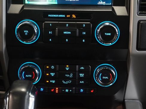 Used 2019 Ford F150 Lariat image 21