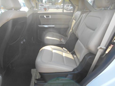 Used 2020 Ford Explorer XLT w/ Equipment Group 202A image 8