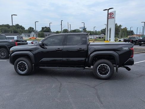 Certified 2025 Toyota Tacoma TRD Off-Road AWD/4WD image 4