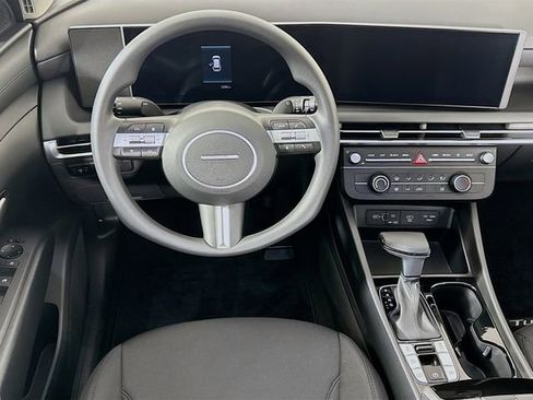 Certified 2025 Hyundai Tucson SE image 22