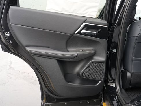 New 2026 Mitsubishi Outlander SE image 18