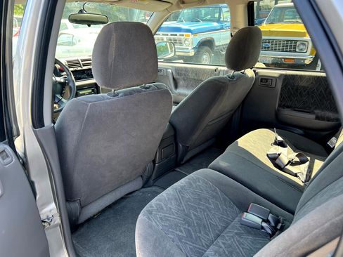 Used 2004 Isuzu Rodeo S image 11