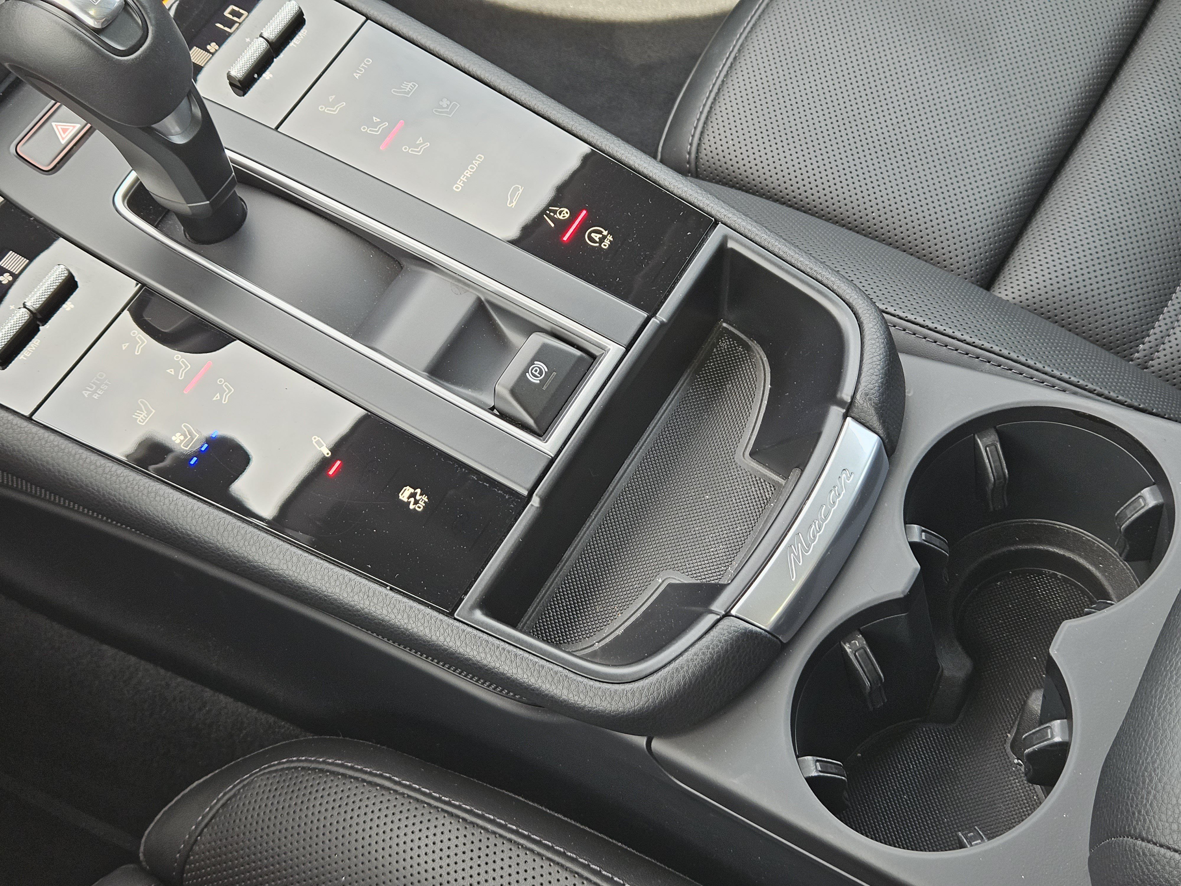 Certified 2026 Porsche Macan AWD/4WD image 20