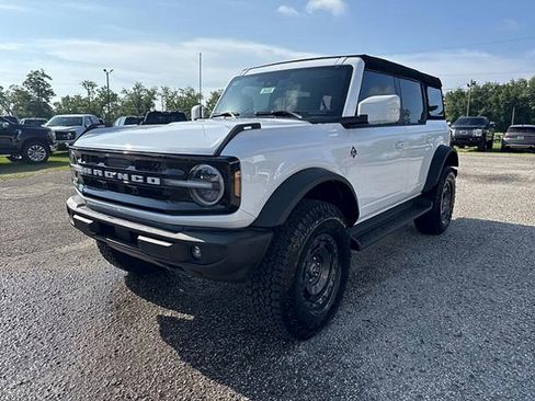 New 2025 Ford Bronco Outer Banks w/ Sasquatch Package AWD/4WD image 4