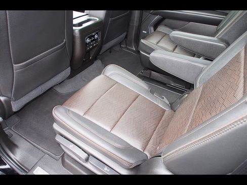 Used 2021 Chevrolet Suburban High Country image 26