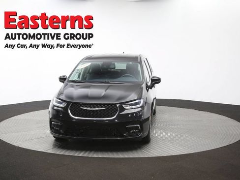 Used 2023 Chrysler Pacifica Touring-L FWD image 55
