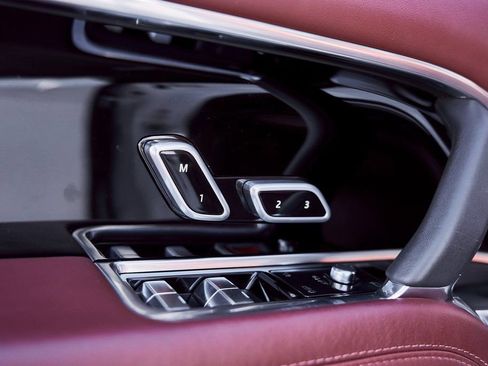 Used 2025 Land Rover Range Rover SE image 31