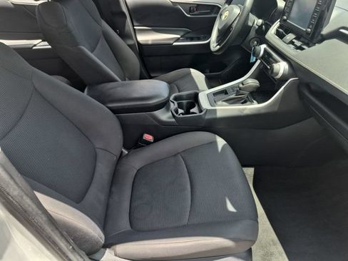 Used 2019 Toyota RAV4 LE FWD image 25