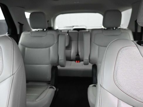 Used 2025 Ford Explorer Active w/ Active Comfort Package image 11