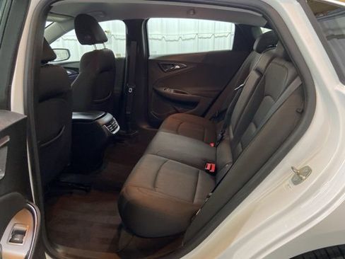 Used 2018 Chevrolet Malibu LT image 17