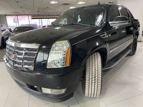 Used 2009 Cadillac Escalade EXT image 3