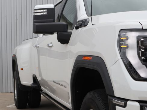 Used 2024 GMC Sierra 3500 Denali Ultimate AWD/4WD image 3