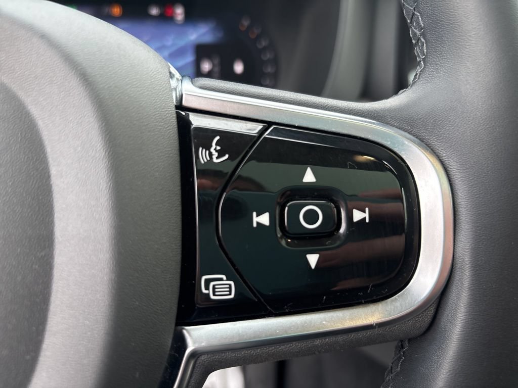 Certified 2023 Volvo XC60 B5 Plus w/ Climate Package AWD/4WD image 25