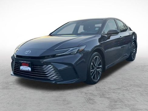 Used 2025 Toyota Camry XLE image 33