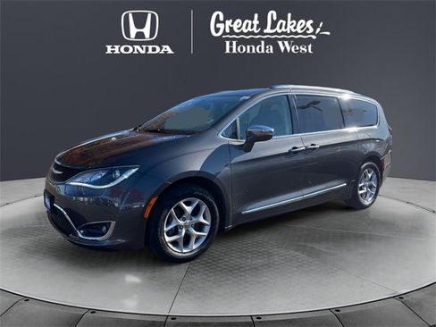 Used 2019 Chrysler Pacifica Limited image 1