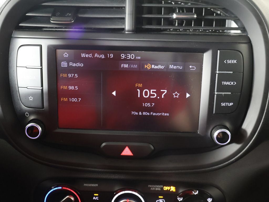 Used 2023 Kia Soul LX w/ LX Technology Package FWD image 38