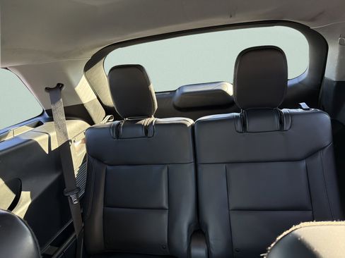 Used 2023 Ford Explorer XLT image 16