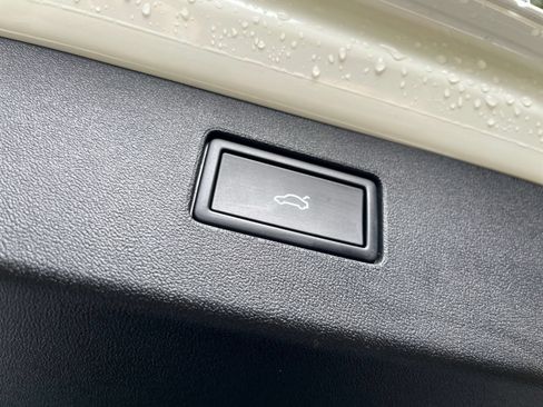 Used 2026 Volkswagen Tiguan SE FWD image 19
