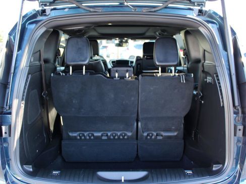 Used 2023 Chrysler Pacifica Limited w/ Uconnect Theater Family Group AWD/4WD image 9