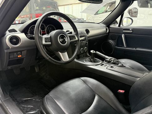 Used 2009 MAZDA MX-5 Miata Grand Touring w/ Premium Pkg RWD image 16