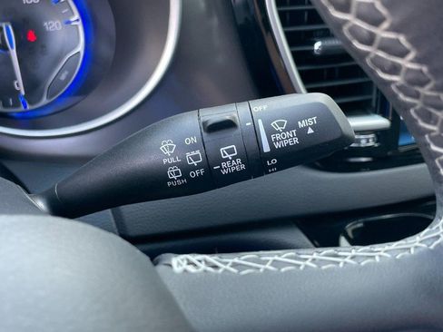 Used 2025 Chrysler Pacifica Select image 29