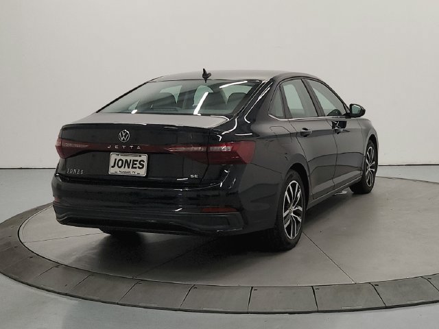 Used 2025 Volkswagen Jetta SE FWD image 7