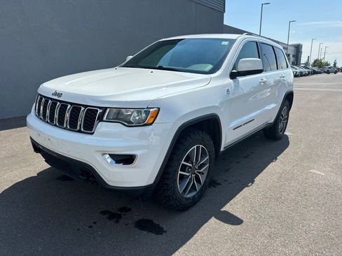 Used 2020 Jeep Grand Cherokee Laredo AWD/4WD image 1