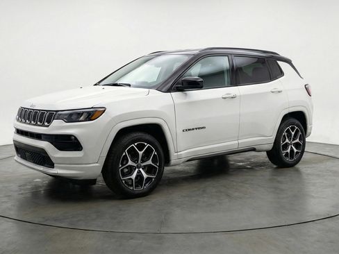 Used 2025 Jeep Compass Limited image 3