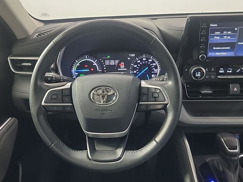 Used 2022 Toyota Highlander XLE AWD/4WD image 22
