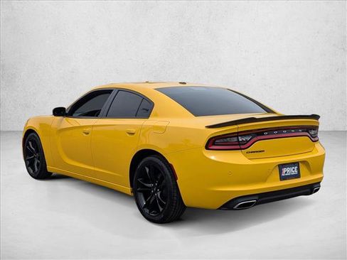 Used 2017 Dodge Charger SE w/ Blacktop Package RWD image 8