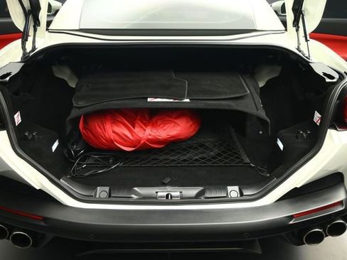 Used 2020 Ferrari Portofino RWD image 61