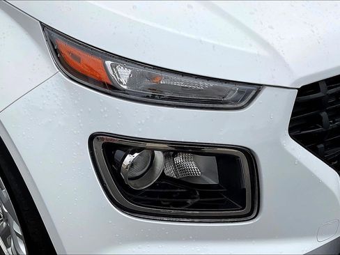 Certified 2025 Hyundai Venue SE image 32