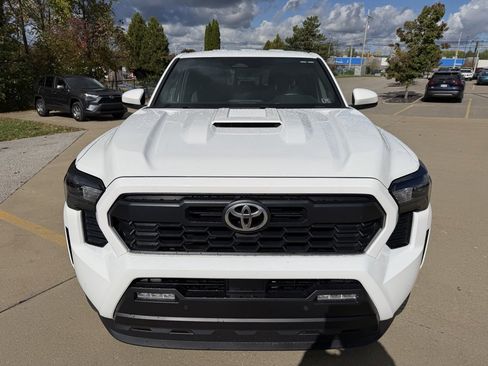 Certified 2024 Toyota Tacoma TRD Sport w/ TRD Sport Upgrade Package image 8