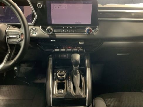 Used 2025 GMC Canyon Elevation image 23