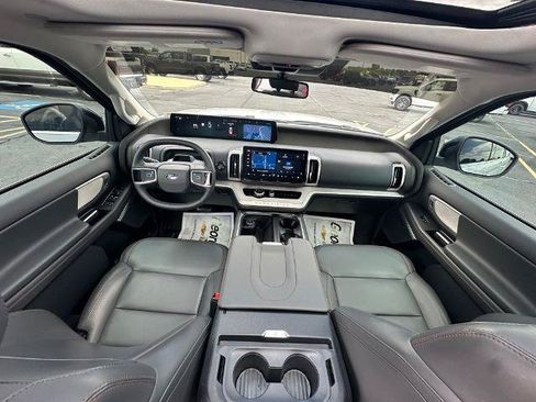 Certified 2025 Ford Expedition Active RWD image 5