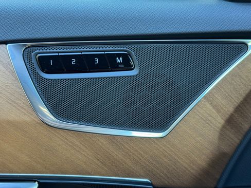 Used 2025 Volvo XC90 B6 Plus w/ Protection Package Premier image 18