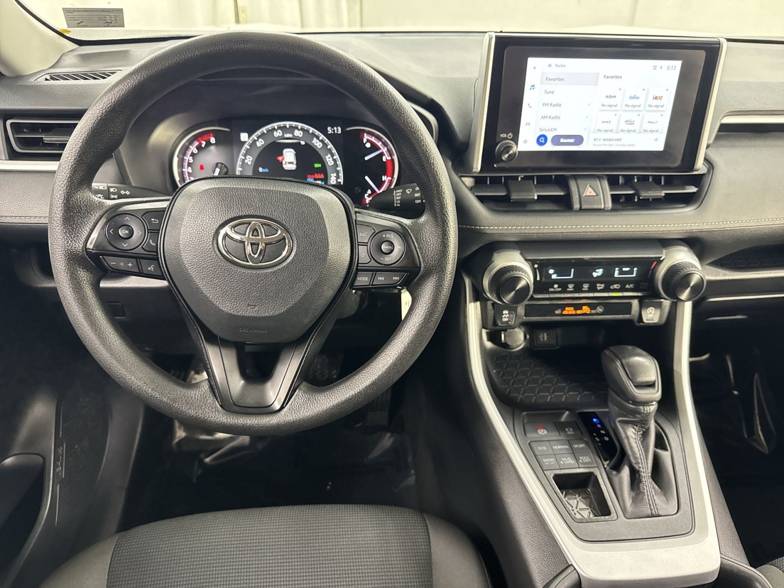 Used 2025 Toyota RAV4 LE AWD/4WD image 35