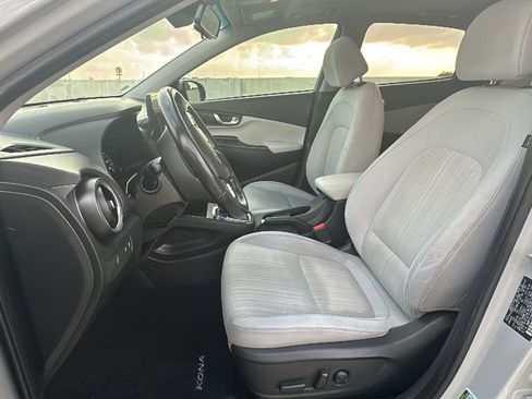 Used 2023 Hyundai Kona SEL w/ Convenience Package FWD image 4