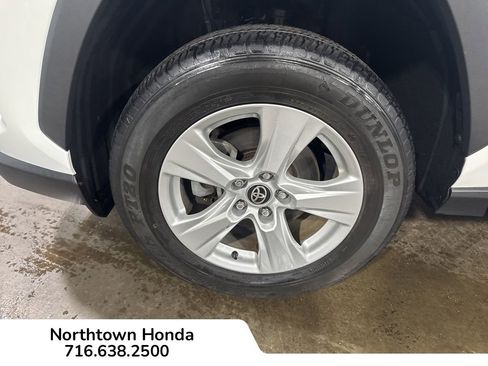 Used 2021 Toyota RAV4 XLE AWD/4WD image 11
