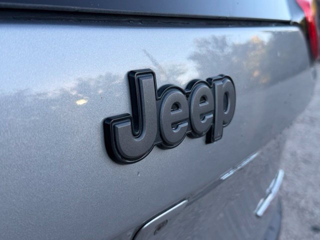 Used 2017 Jeep Cherokee Trailhawk w/ Comfort/Convenience Group AWD/4WD image 12