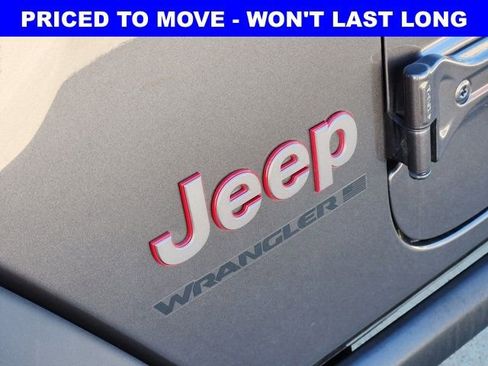 Used 2025 Jeep Wrangler Unlimited Rubicon image 9