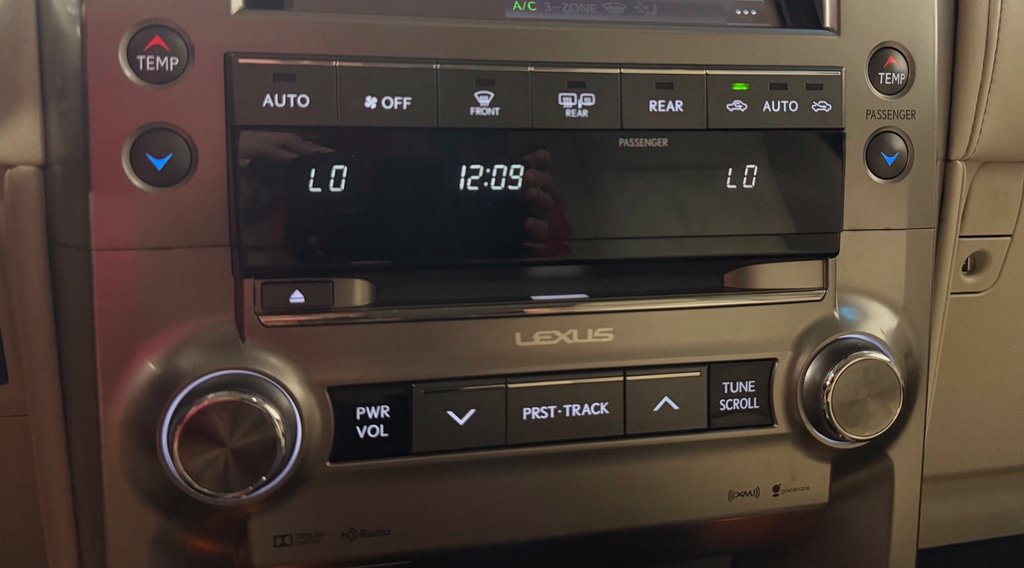 Used 2015 Lexus GX 460 w/ Premium Package AWD/4WD image 22