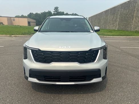 Used 2026 Kia Sorento LX FWD image 2