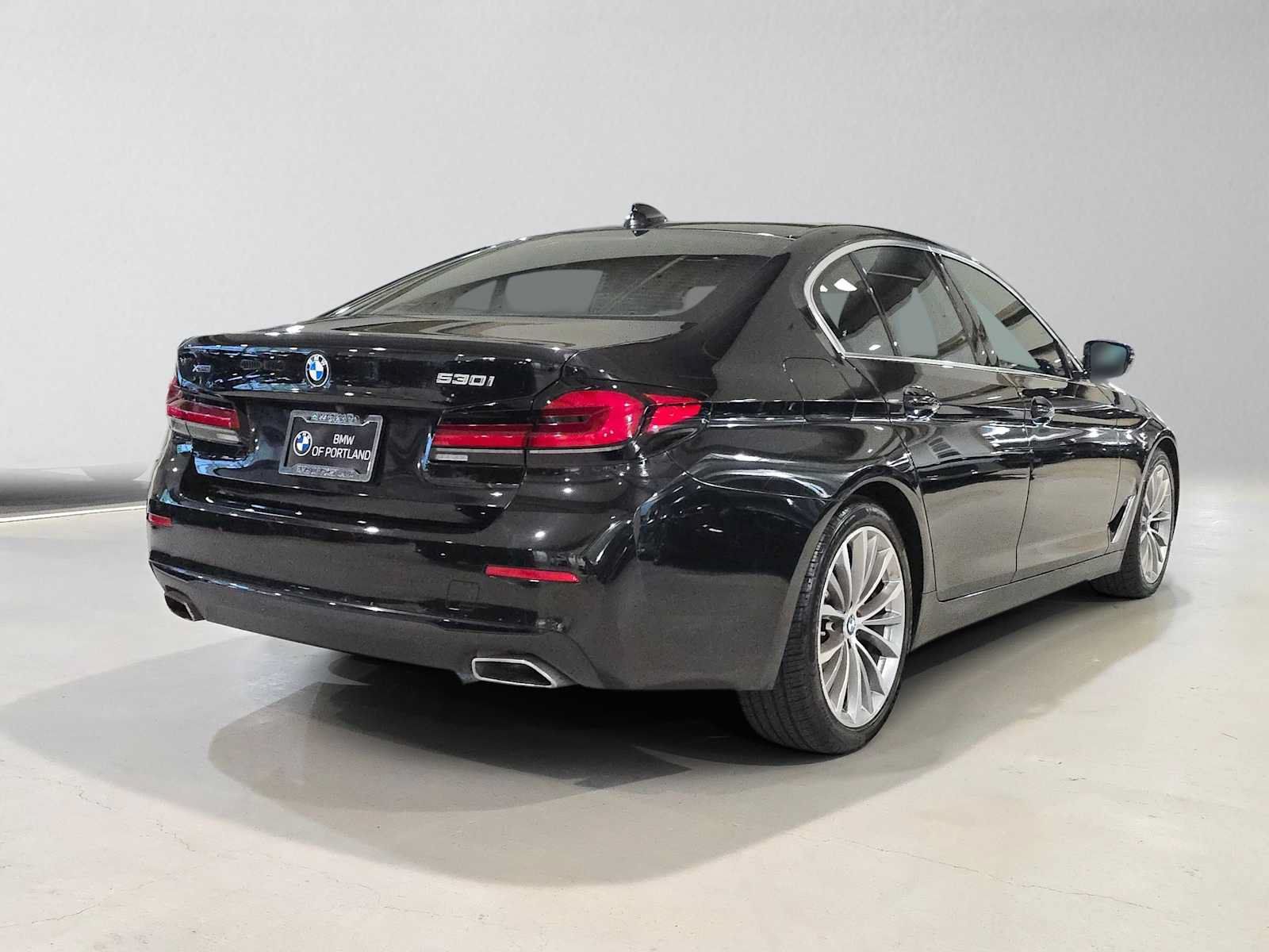 Used 2023 BMW 530i xDrive AWD/4WD image 3