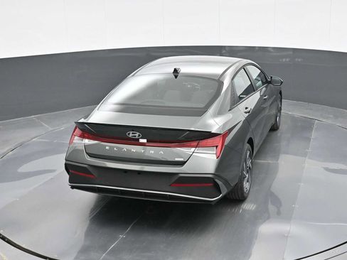 New 2025 Hyundai Elantra SEL image 27
