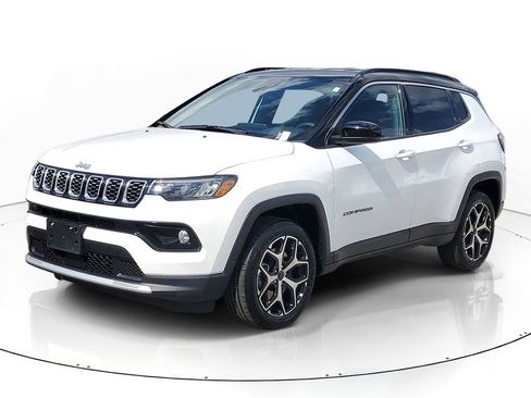 Used 2025 Jeep Compass Limited AWD/4WD image 2