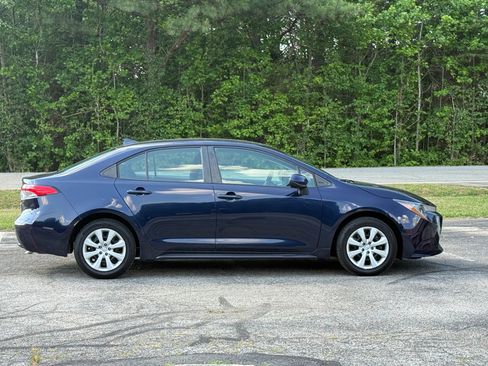 Used 2022 Toyota Corolla LE FWD image 2