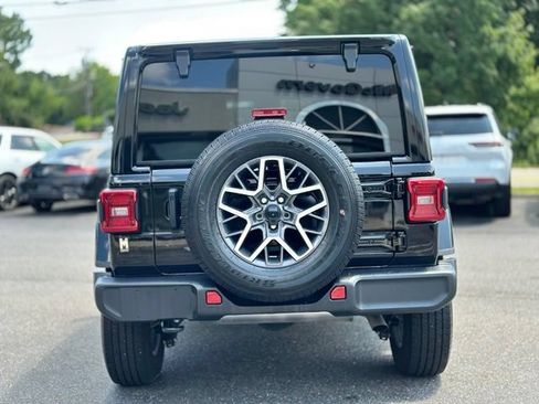 Used 2024 Jeep Wrangler Unlimited Sahara AWD/4WD image 5