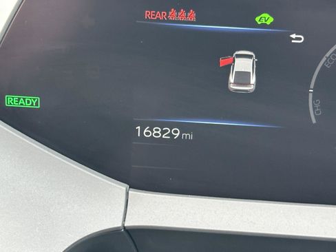 Used 2025 Toyota Prius LE FWD image 13