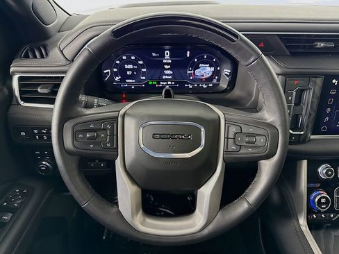 Used 2024 GMC Yukon Denali w/ Advanced Technology Package image 11